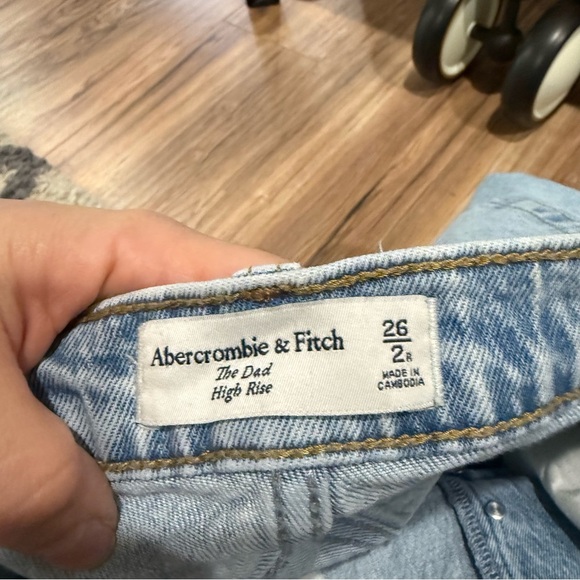 Abercrombie & Fitch High Rise Dad Jean - Picture 4 of 6